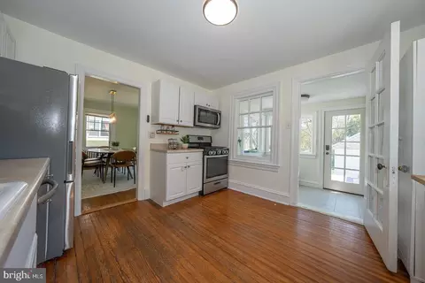 Entry Way - 275 Old Eagle School Rd, Wayne, PA 19087 photo 9 of 14