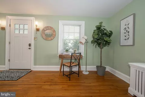 Entry Way - 275 Old Eagle School Rd, Wayne, PA 19087 photo 4 of 14