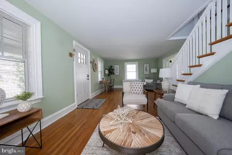 Entry Way - 275 Old Eagle School Rd, Wayne, PA 19087 photo 2 of 14