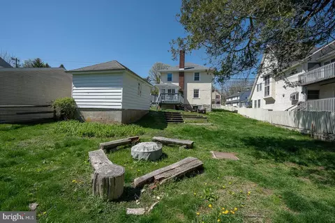 Exterior - 275 Old Eagle School Rd, Wayne, PA 19087 photo 5 of 7