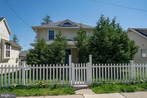 275 Old Eagle School Rd, Wayne, PA 19087