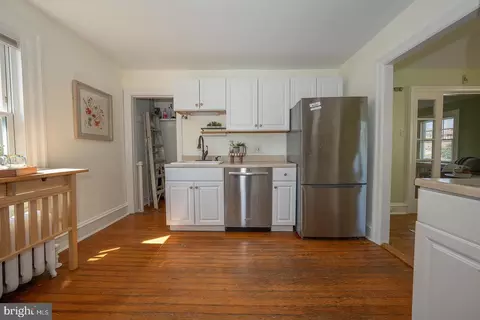 Entry Way - 275 Old Eagle School Rd, Wayne, PA 19087 photo 8 of 14