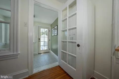 Entry Way - 275 Old Eagle School Rd, Wayne, PA 19087 photo 10 of 14