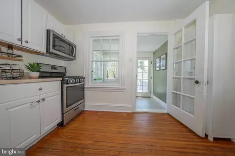 Entry Way - 275 Old Eagle School Rd, Wayne, PA 19087 photo 7 of 14