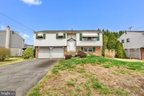 517 Ringold St, Phoenixville, PA 19460