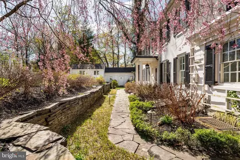 Exterior - 212 W Valley Rd, Wayne, PA 19087 photo 8 of 10