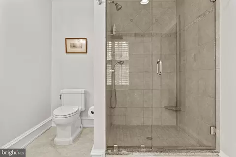 Bath - 212 W Valley Rd, Wayne, PA 19087 photo 2 of 5