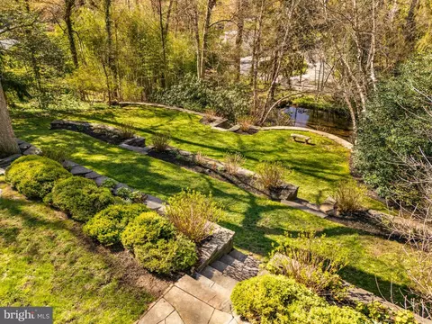 Exterior - 212 W Valley Rd, Wayne, PA 19087 photo 6 of 10