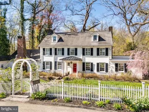 Exterior - 212 W Valley Rd, Wayne, PA 19087 photo 2 of 10