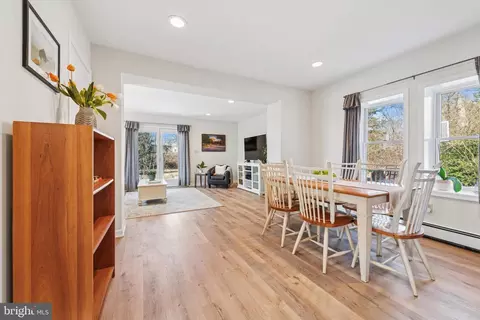 Dining - 48 Old Eagle School Rd, Wayne, PA 19087 photo 3 of 4