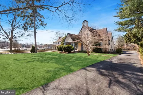 Exterior - 48 Old Eagle School Rd, Wayne, PA 19087 photo 4 of 10