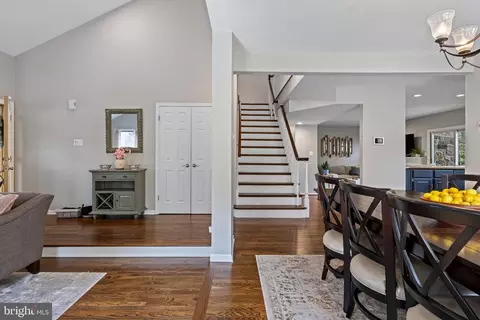 Entry Way - 405 Millhouse Pond Pond, Chesterbrook, PA 19087 photo 4 of 11