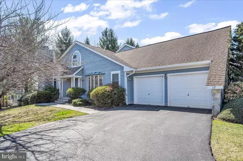 17 Southampton Parish Rd, Landenberg, PA 19350