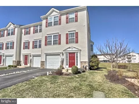 129 Larose Dr #129, Coatesville, PA 19320