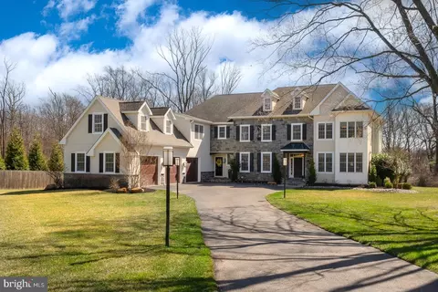 1300 Sugartown Rd, Berwyn, PA 19312