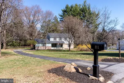 911 Vista Dr, West Chester, PA 19380