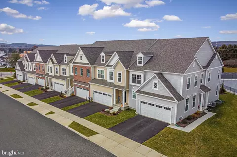 15 N Tompkins Sq, Downingtown, PA 19335