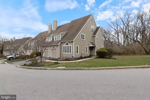 21 Newport Dr, Chesterbrook, PA 19087 photo 4