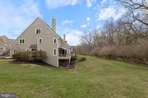 21 Newport Dr, Chesterbrook, PA 19087 photo 10