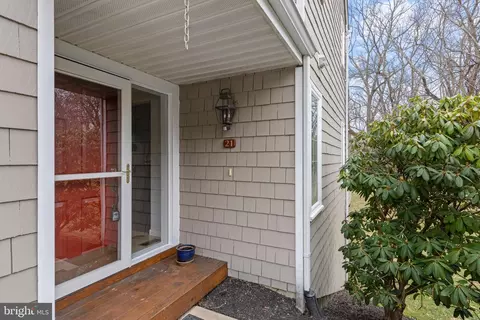 21 Newport Dr, Chesterbrook, PA 19087 photo 14