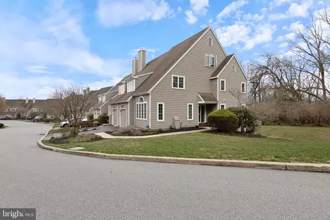 21 Newport Dr, Chesterbrook, PA 19087 photo 3
