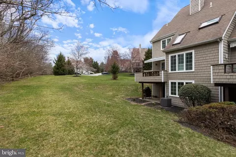21 Newport Dr, Chesterbrook, PA 19087 photo 13