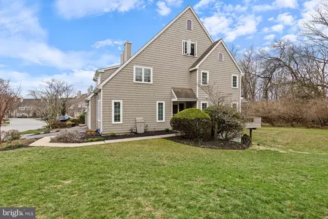 21 Newport Dr, Chesterbrook, PA 19087 photo 6