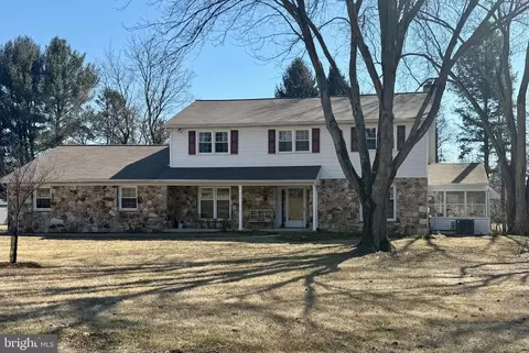 1048 W Niels Ln, West Chester, PA 19382