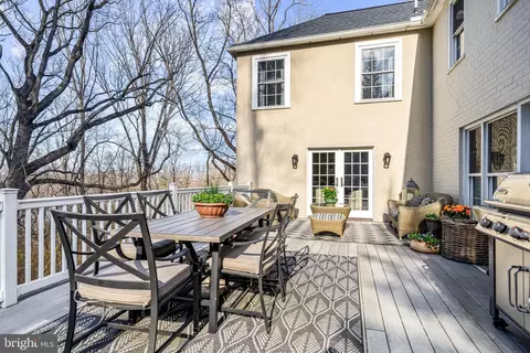 Exterior - 15 Patriot Cir, Devon, PA 19333 photo 3 of 4
