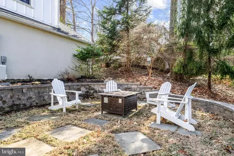 Exterior - 15 Patriot Cir, Devon, PA 19333 photo 2 of 4