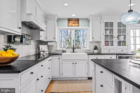 Kitchen - 15 Patriot Cir, Devon, PA 19333 photo 3 of 4