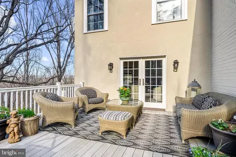 Exterior - 15 Patriot Cir, Devon, PA 19333 photo 4 of 4