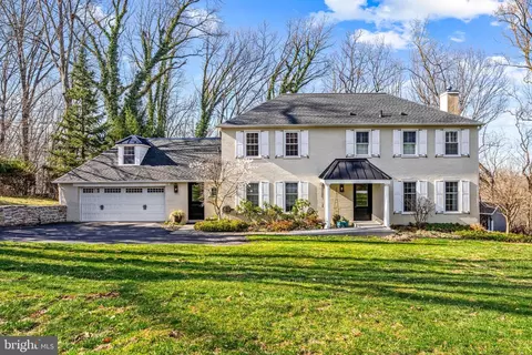 15 Patriot Cir, Devon, PA 19333