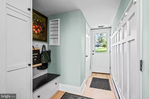 Entry Way - 15 Patriot Cir, Devon, PA 19333 photo 3 of 6