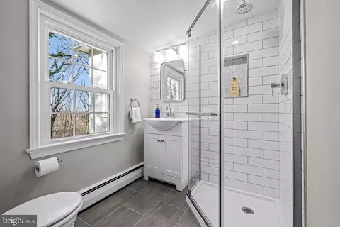 Bath - 15 Patriot Cir, Devon, PA 19333 photo 3 of 8