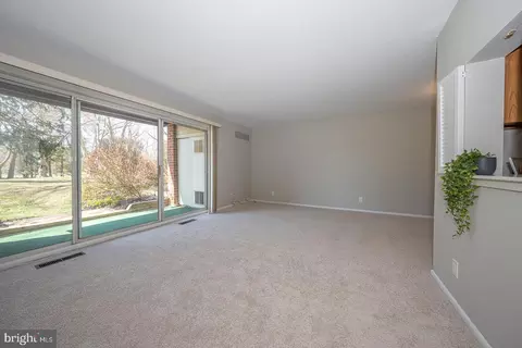 Living - 271 Drummers Ln #271, Wayne, PA 19087 photo 2 of 5
