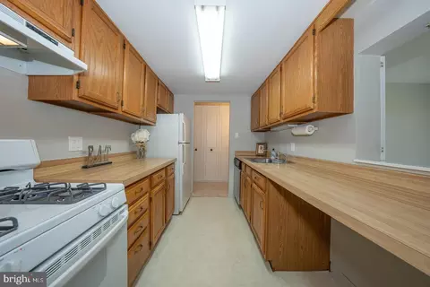 Kitchen - 271 Drummers Ln #271, Wayne, PA 19087 photo 3 of 3
