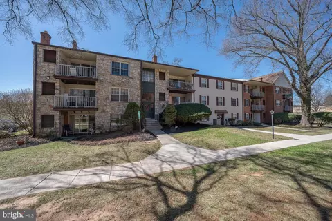 271 Drummers Ln #271, Wayne, PA 19087