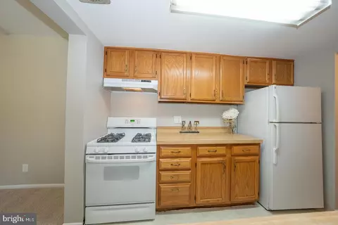 Kitchen - 271 Drummers Ln #271, Wayne, PA 19087 photo 2 of 3