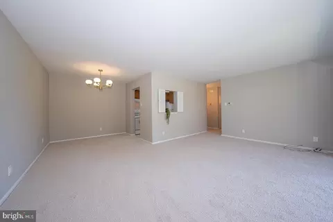 Living - 271 Drummers Ln #271, Wayne, PA 19087 photo 4 of 5