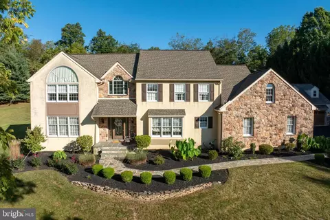 137 Barton Dr, Spring City, PA 19475