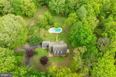 35 Maple Ln, Coatesville, PA 19320