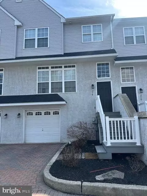 214 Debaptiste Ln, West Chester, PA 19382