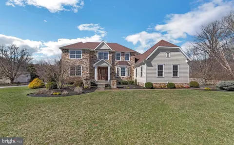 901 Saddlebrook Dr, Malvern, PA 19355