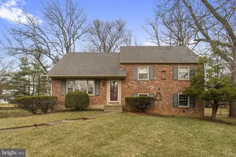12 Clover Ln, Malvern, PA 19355
