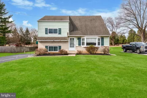 24 Frame Ave, Malvern, PA 19355