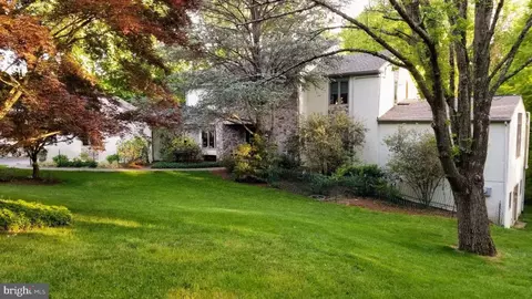 855 Meadow Croft Cir, West Chester, PA 19382