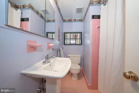 Bath - 430 Upper Gulph Rd, Strafford, PA 19087 photo 3 of 3