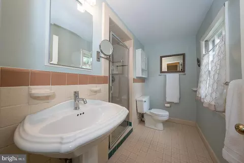 Bath - 430 Upper Gulph Rd, Strafford, PA 19087 photo 2 of 3