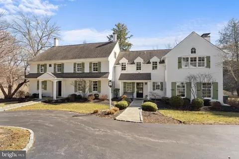 2542 White Horse Rd, Berwyn, PA 19312